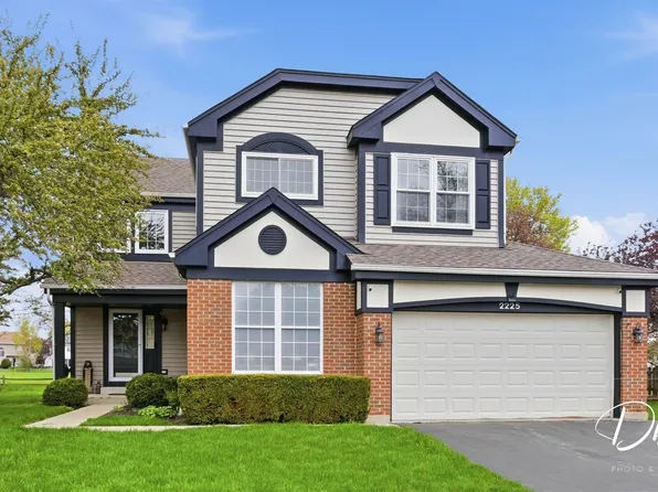 2225 N Old Pond Ct, Round Lake Beach, IL 60073