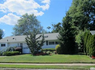31 Bluebird Dr, Syosset, NY 11791