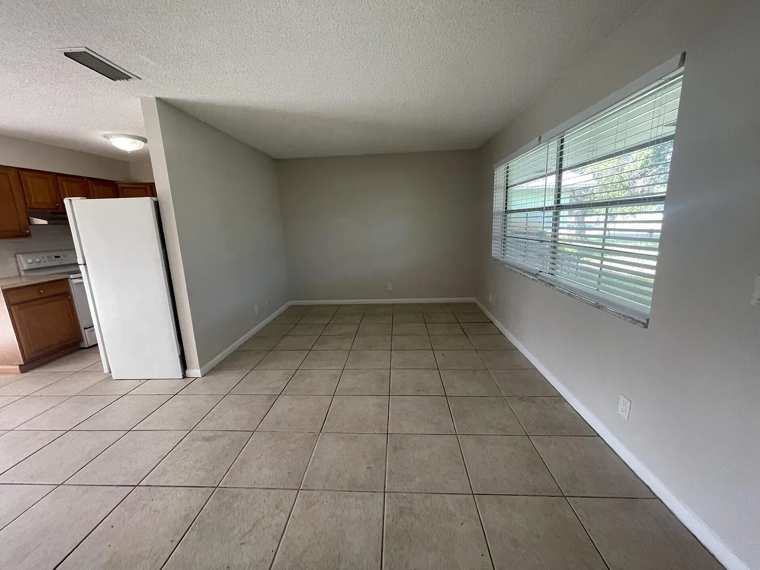 2 bed, 2.0 bath, 1974 sqft, $2,100 — Photo 3