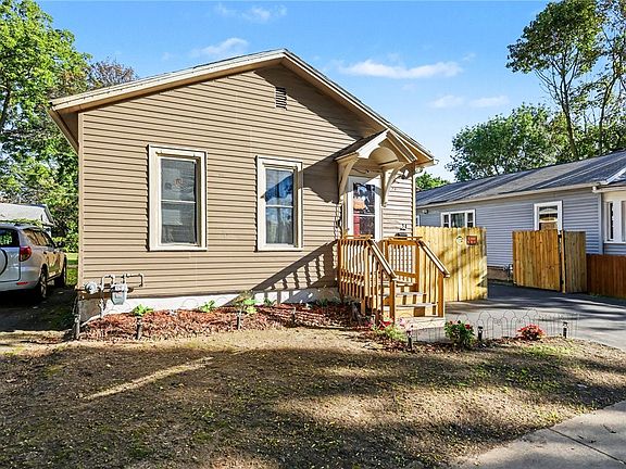 2nd image of 24 Bloss St