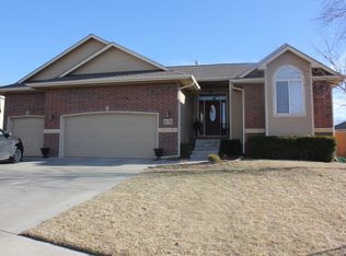 1131 E Pembrook Rd, Derby, KS 67037