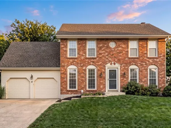 3907 NE Clearbrook Dr, Lees Summit, MO 64064