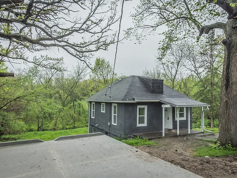 338 E Pleasant View Dr — Photo 1