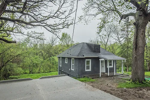 338 E Pleasant View Dr Photo 1