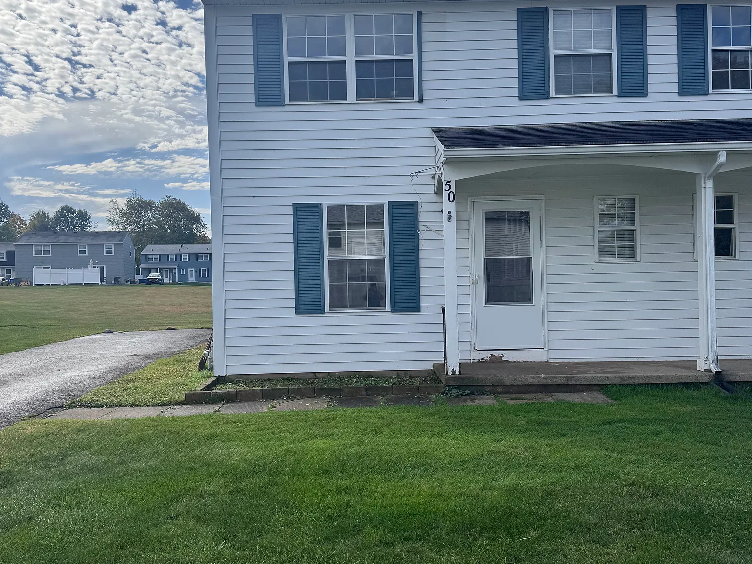 2 bed, 1.5 bath, 1300 sqft, $2,200 — Photo 2