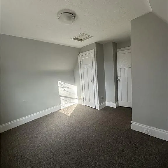 31 McKinstry St — Photo 12