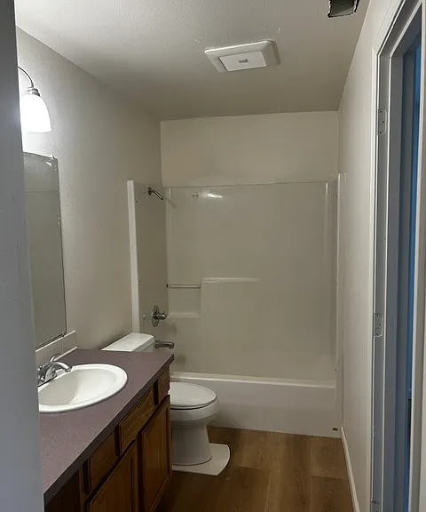 4522 Farrell Ave NE — Photo 6