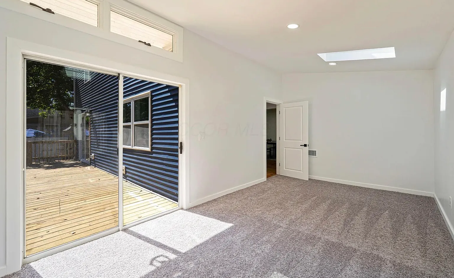 5 bed, 2540 sqft, $4,499 — Photo 4