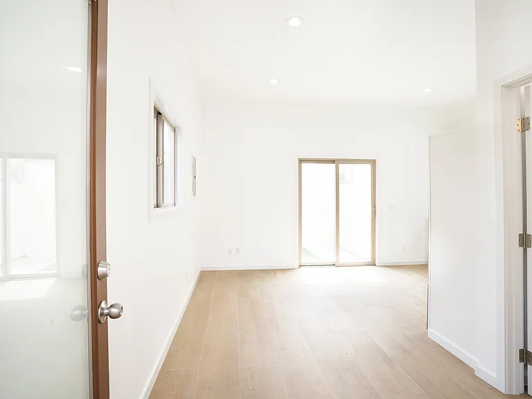 8330 Lilienthal Ave #8334 — Photo 10