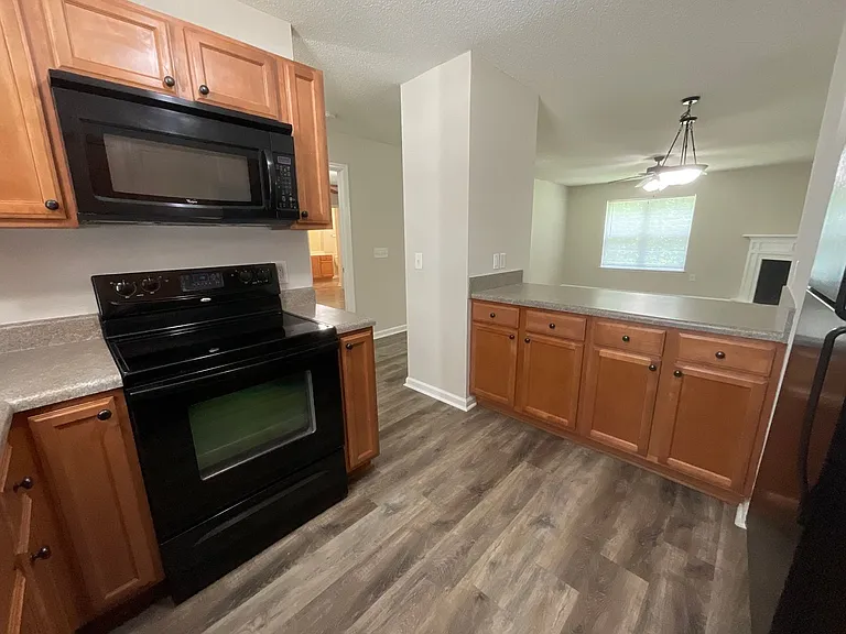 Meridian Park Apartments — Photo 182