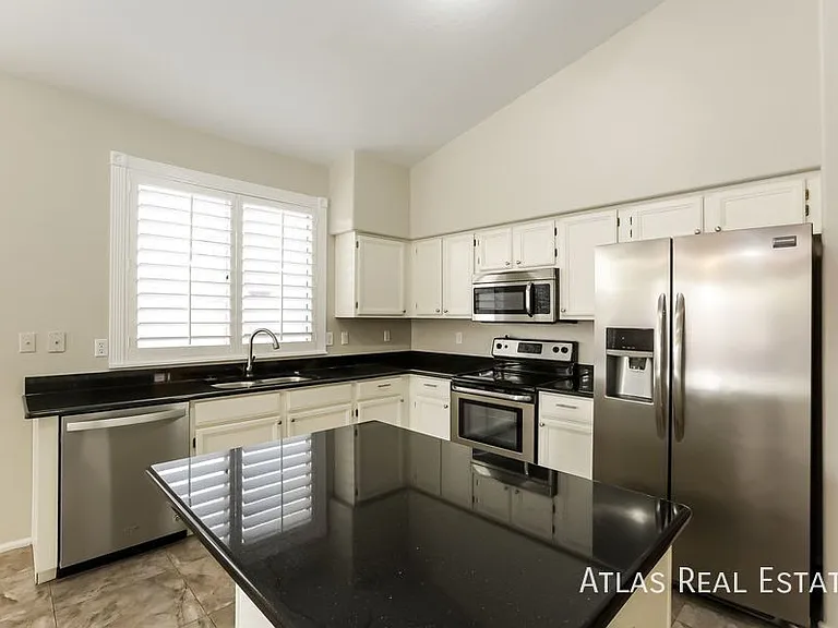 931 N Beck Ct — Photo 4