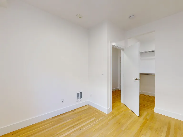 2942 Franklin St #9 — Photo 13