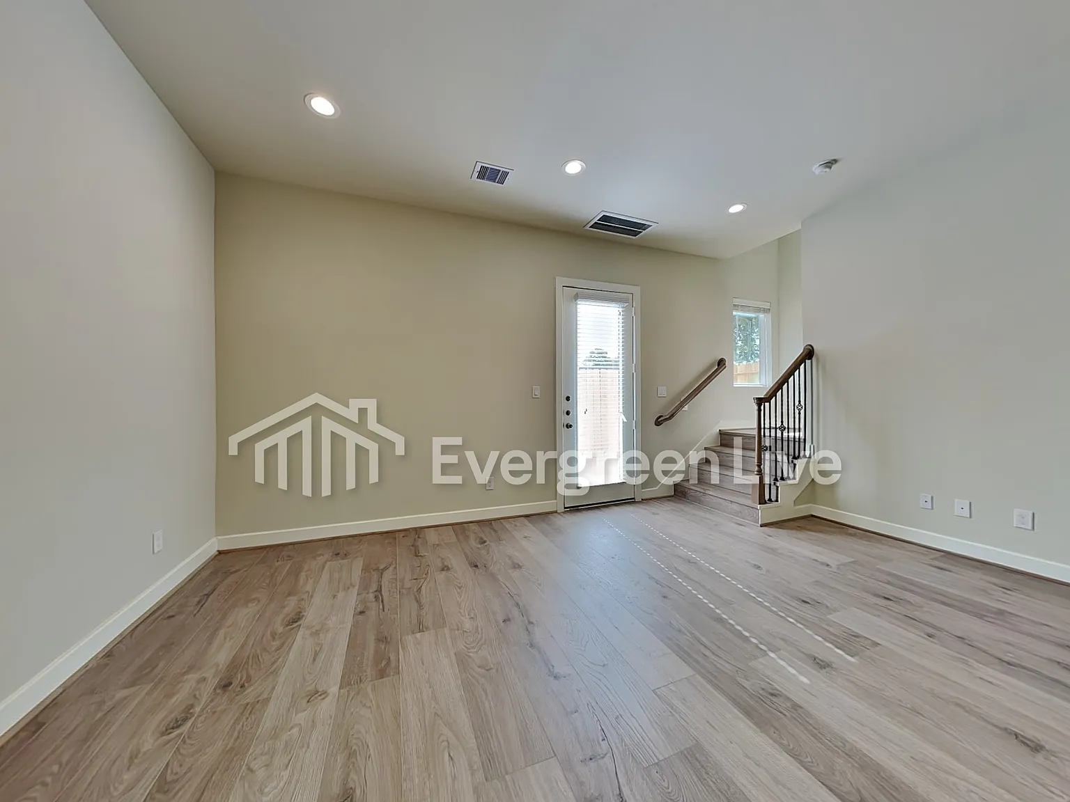 3 bed, 2.5 bath, 1523 sqft, $1,745 — Photo 2