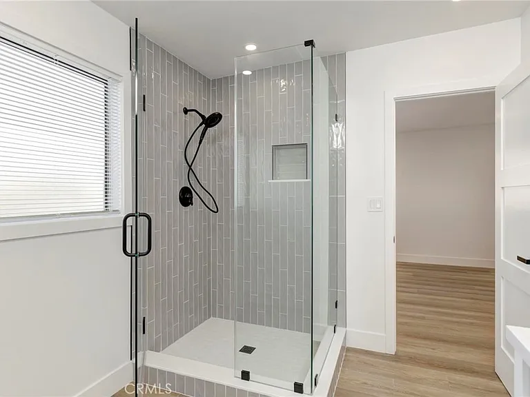 1090 Loma Dr — Photo 21