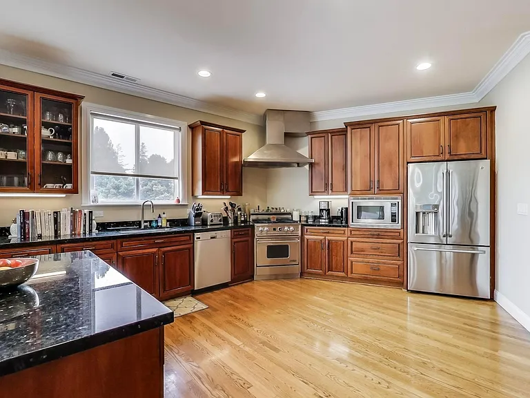 480 Arlington Ave — Photo 11