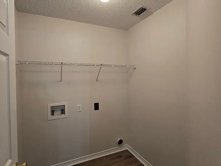 396 Brown Pl — Photo 17