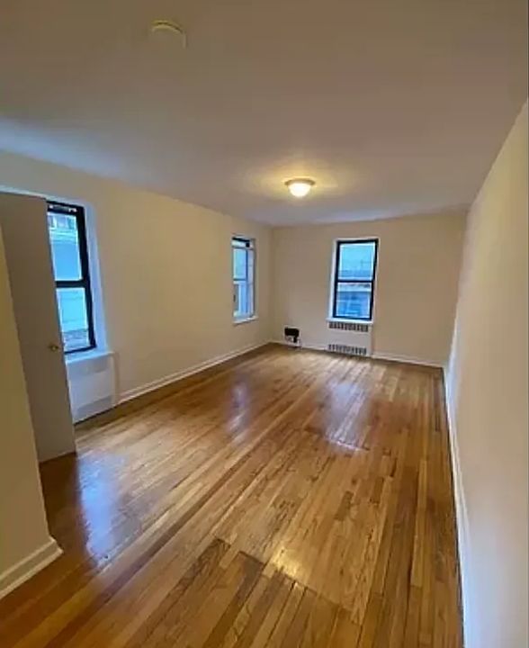 1st image of 125 Christopher St APT 1A
