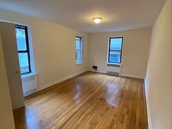 125 Christopher Street image 1 of 2