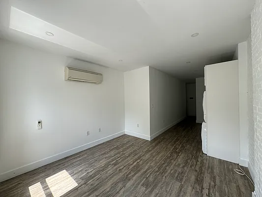 Rented by Pear NYC LLC | media 31