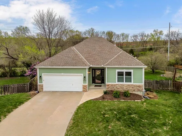 2206 Gennessee Ct, Lawrence, KS 66049