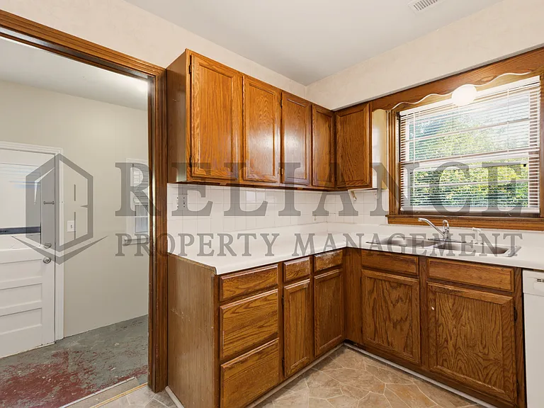1620 E Selma St — Photo 31