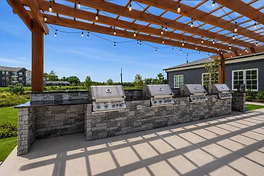 Clear Creek Springdale Apartments — Photo 7