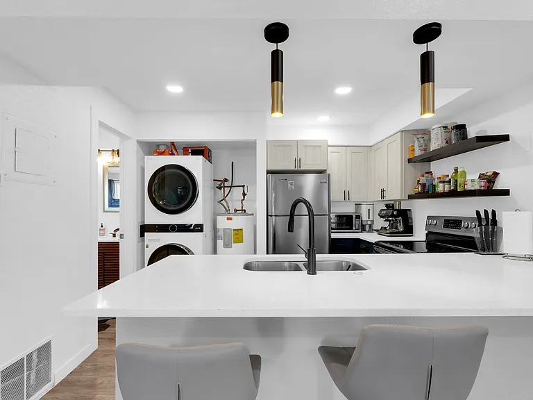940 Acapulco Ct #61 — Photo 9