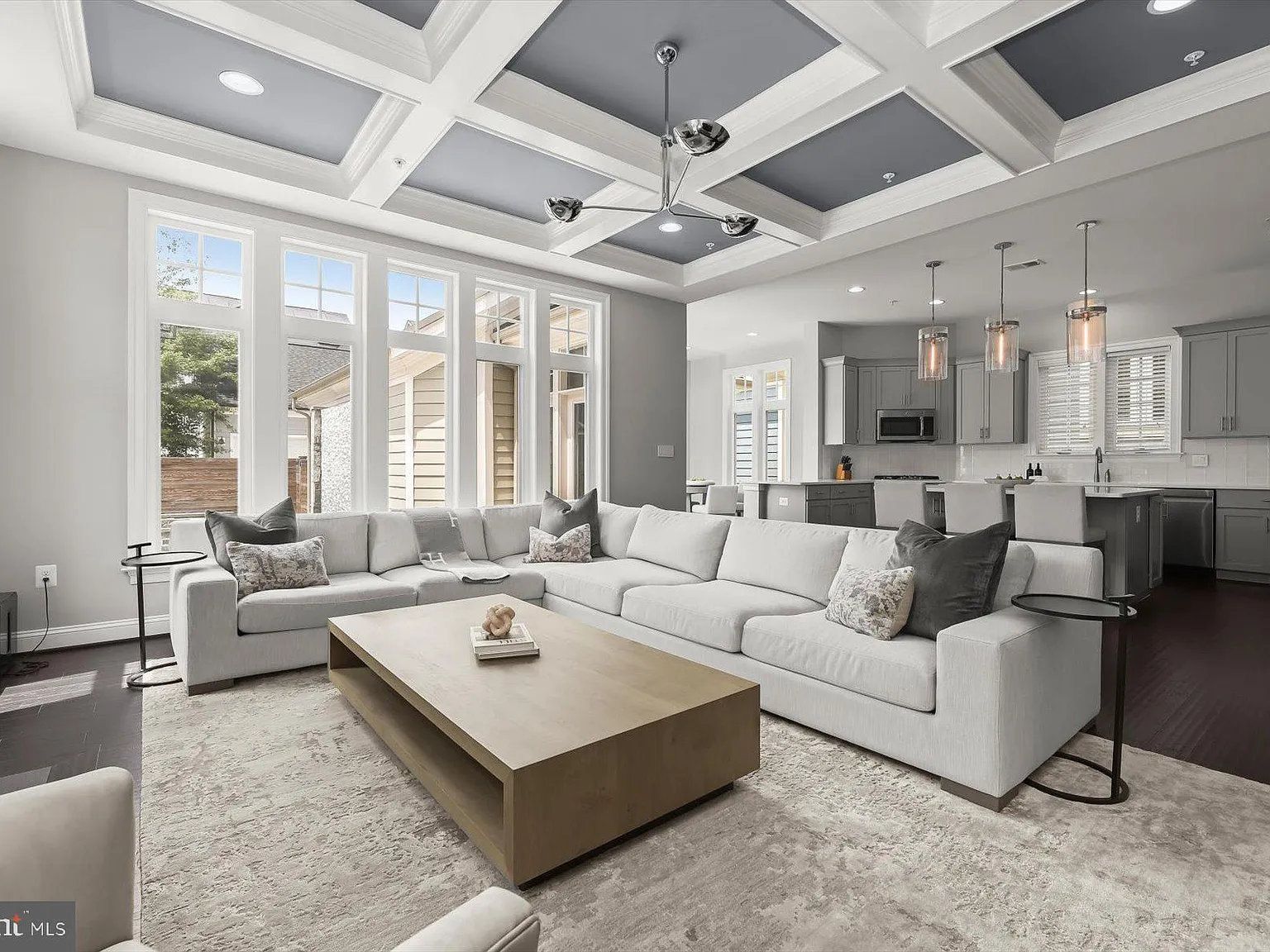 5 bed, 4.5 bath, 4000 sqft, $7,500 — Photo 3