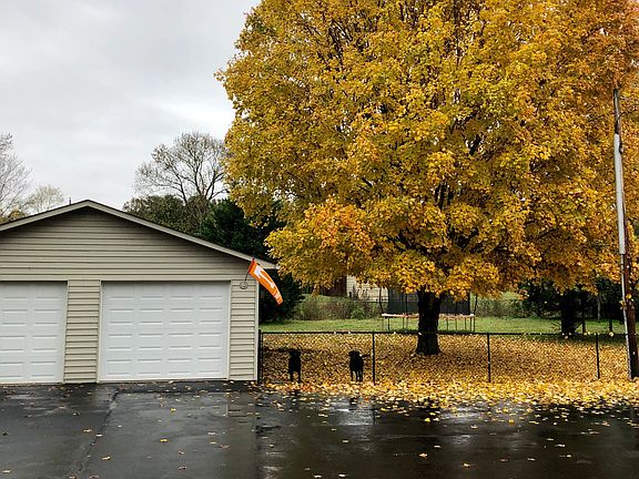 5th image of 2044 Cedar Ln