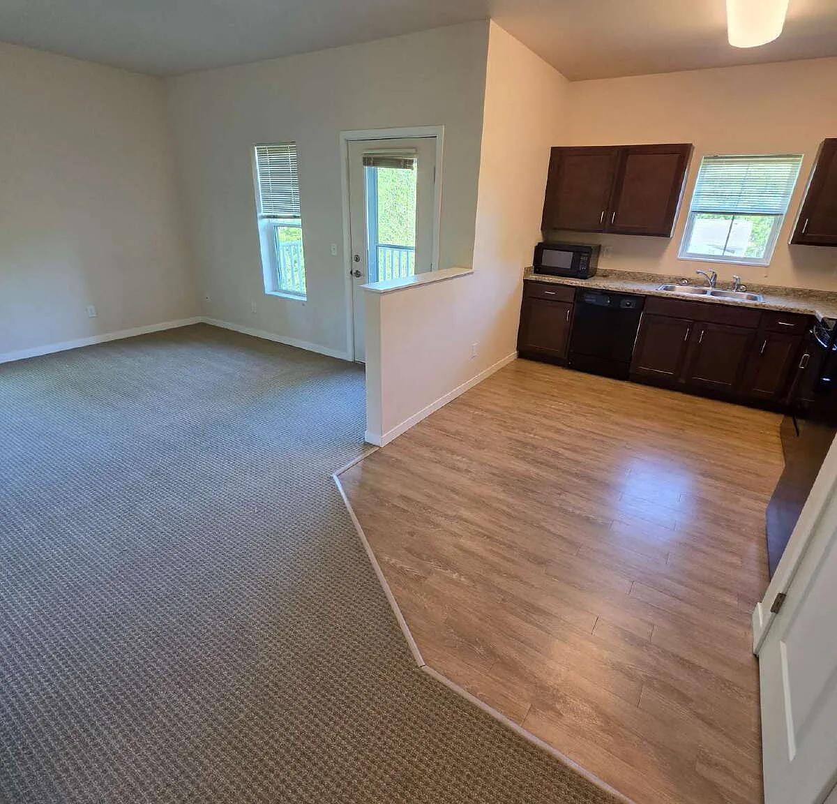 2 bed, 1.0 bath, 948 sqft, $1,400 — Photo 1