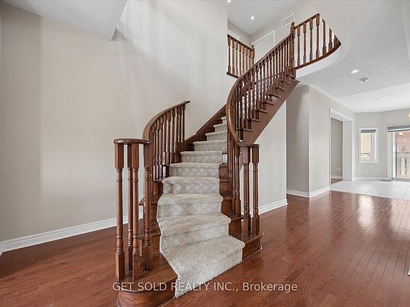 5th image of 25 Mountain Gorge Rd