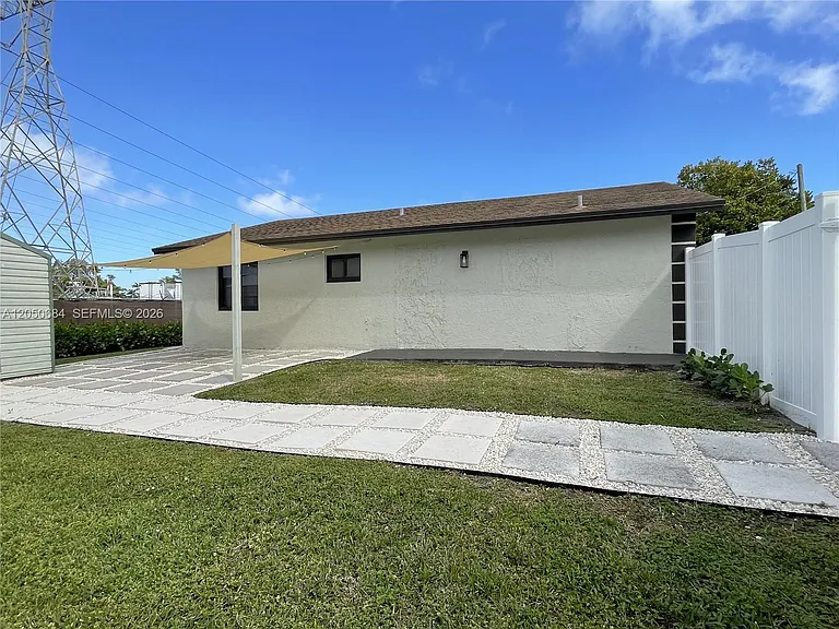 1370 NW 3rd St — Photo 28