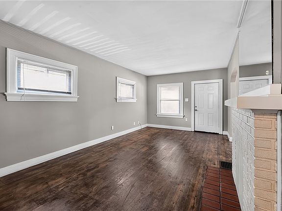 5th image of 1935 Emerson Ave
