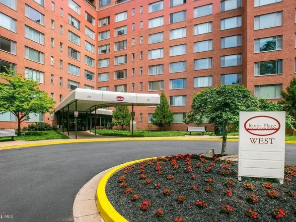 1111 Arlington Blvd APT 704, Arlington, VA 22209
