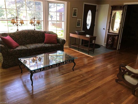 3rd image of 3158 Somerset Dr