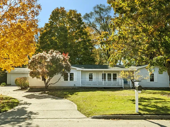 320 Fremont St, Lowell, MI 49331