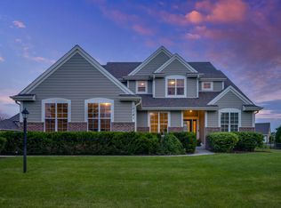 10181 S Barrington Dr, Oak Creek, WI 53154
