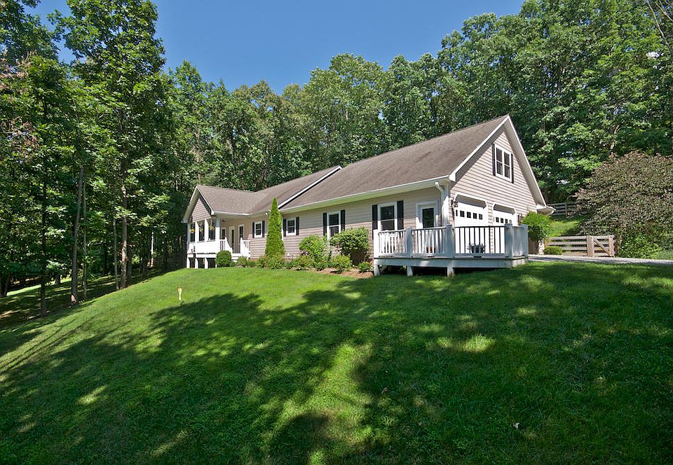 1st image of 1730 Stuartsburg Rd