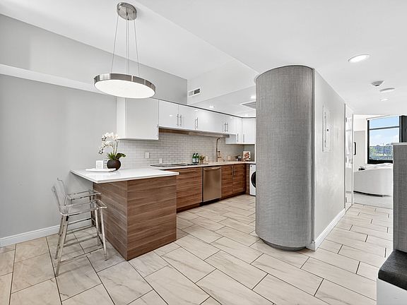 3rd image of 1350 Lawrence St #2H