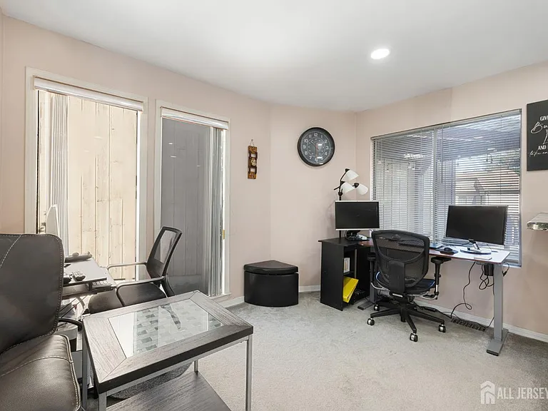 190 Goldmine Ln — Photo 4