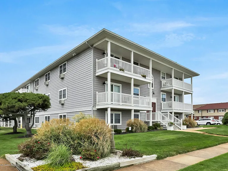 709 Ocean Ave #5 — Photo 1