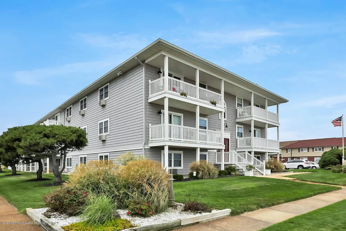 Building Photo - 709 Ocean Ave #5