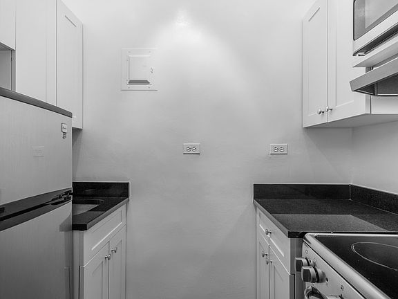 5th image of 24 5th Ave APT 1128