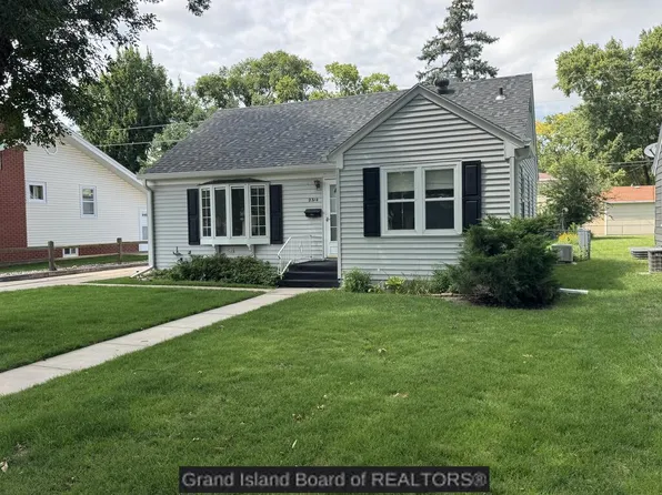 2314 W Charles St, Grand Island, NE 68803