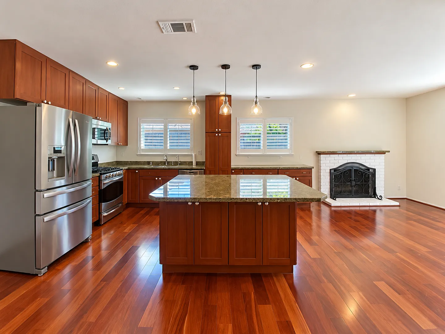 Spacious Niles Home for Rent on Huge Lot in Quiet Cul-de-Sac! — Photo 3