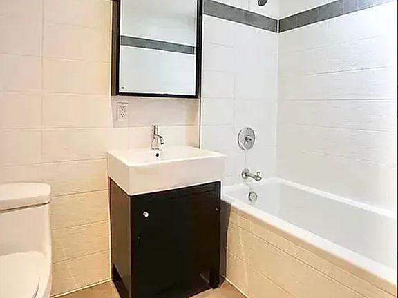 5th image of 172 Meserole St APT 2A