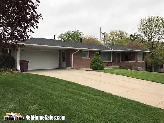 2nd image of 390 Bruce Dr
