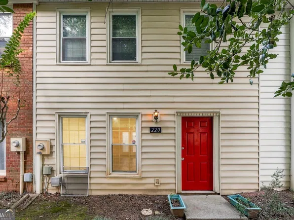 220 Chads Ford Way, Roswell, GA 30076