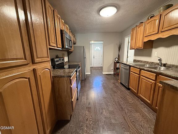 5th image of 616 Rosedale Ave
