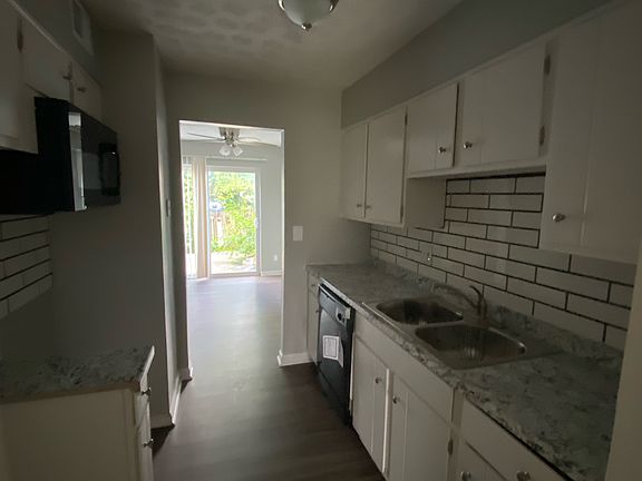 2nd image of 3221 Orchard Manor Cir
